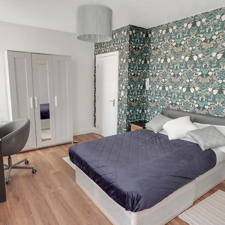 Comfy Double En-Suite Room In Barking Barking  Eksteriør billede