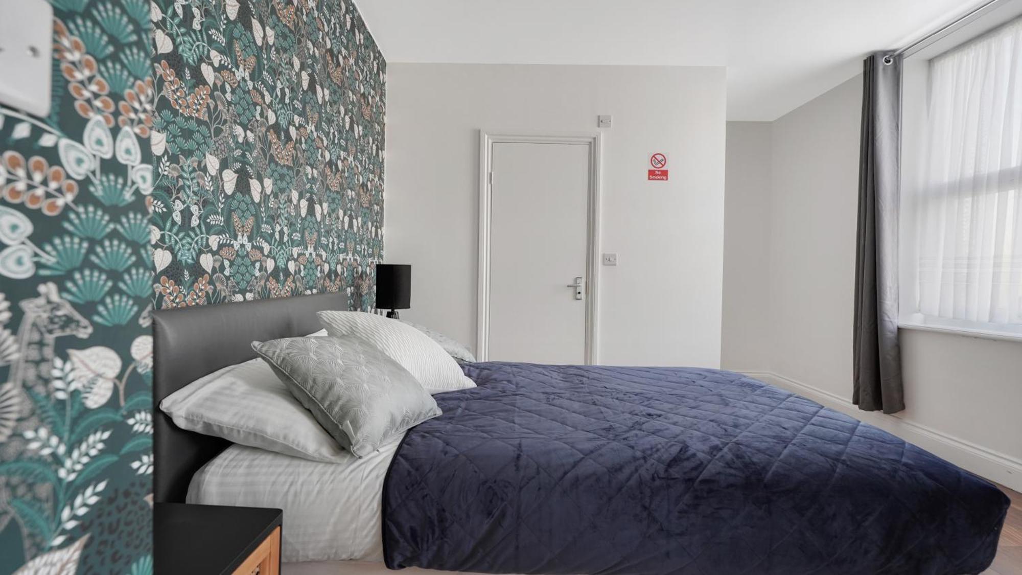 Comfy Double En-Suite Room In Barking Barking  Eksteriør billede