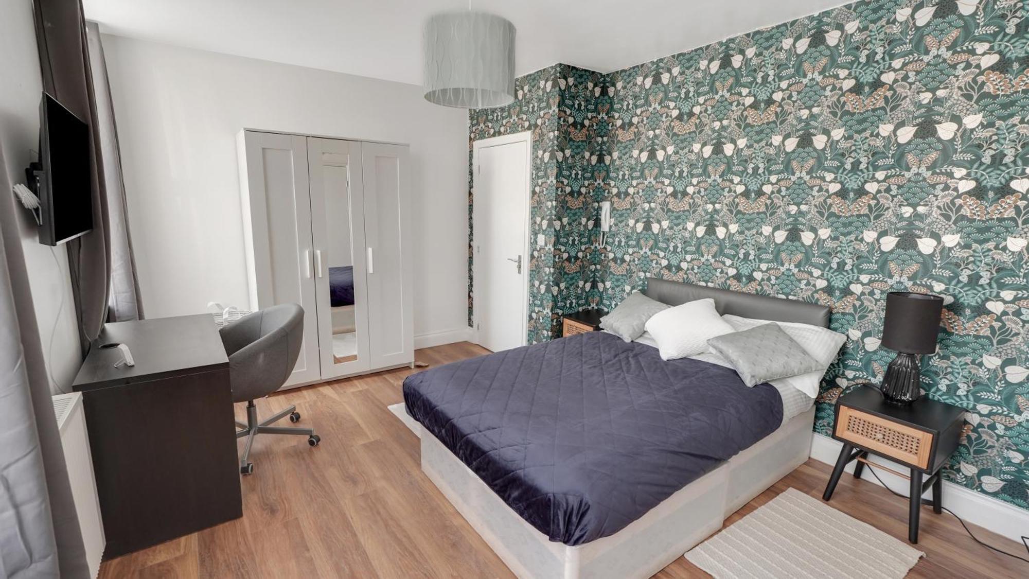 Comfy Double En-Suite Room In Barking Eksteriør billede