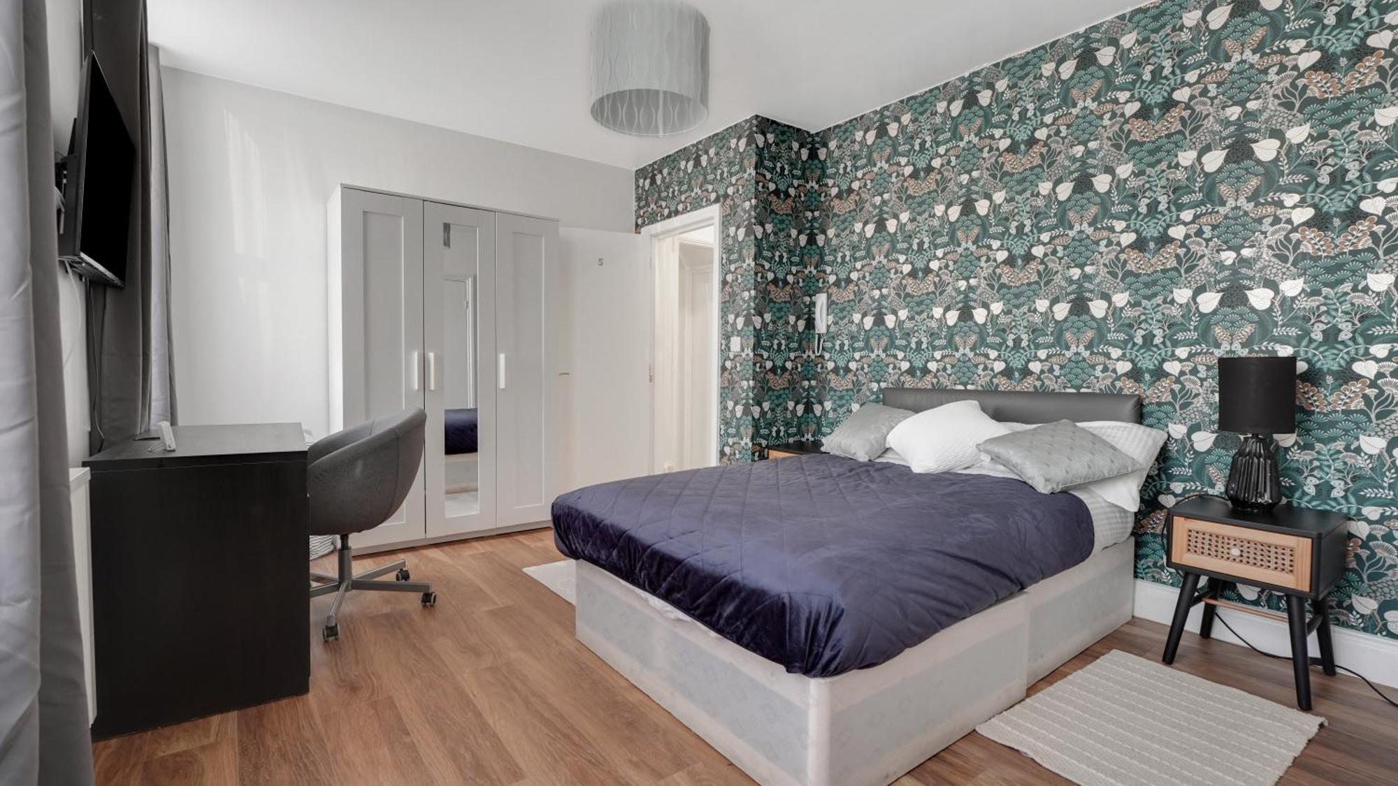 Comfy Double En-Suite Room In Barking Eksteriør billede